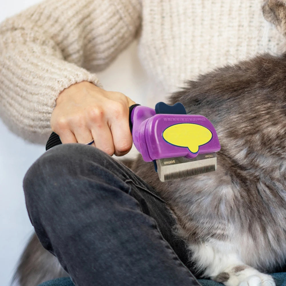 Unterfellbürste Dream mit Auswurfmechanik, hygienisch und effektiv.